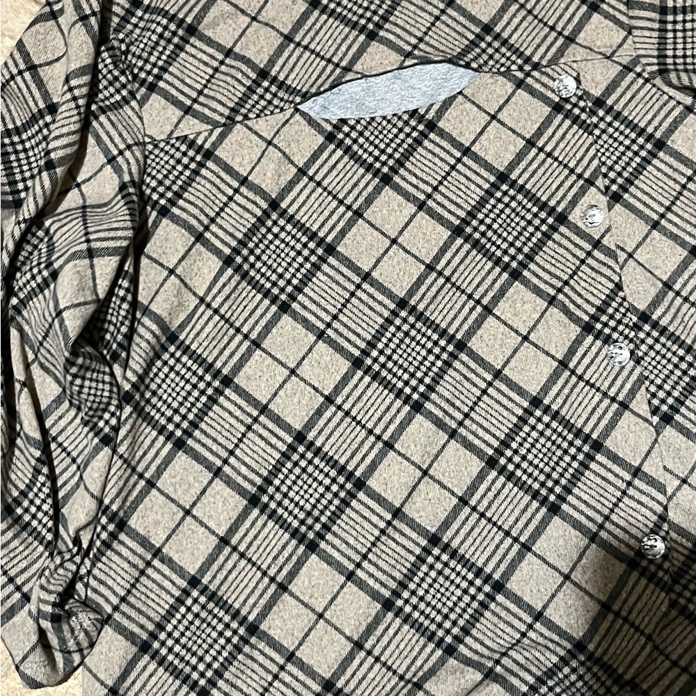 Adrienne Vittadini Tan and Black Plaid Pullover